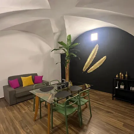 Monahouse - Elegance And Comfort On Via Etnea In The Heart Of - Sicily Apartment