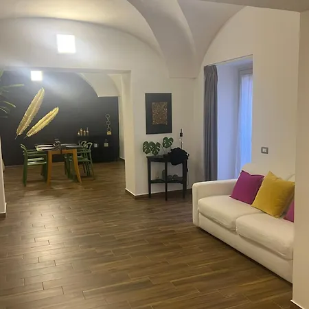 Monahouse - Elegance And Comfort On Via Etnea In The Heart Of - Sicily Apartment