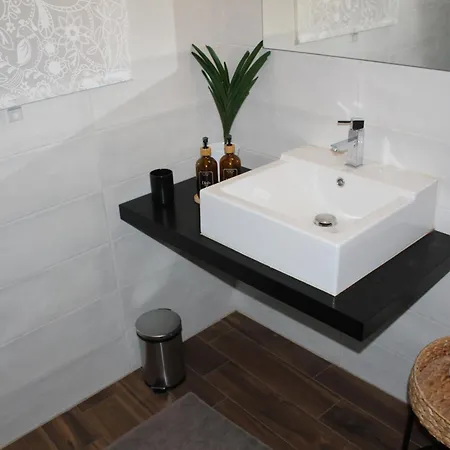 Monahouse - Elegance And Comfort On Via Etnea In The Heart Of - Sicily Apartament *