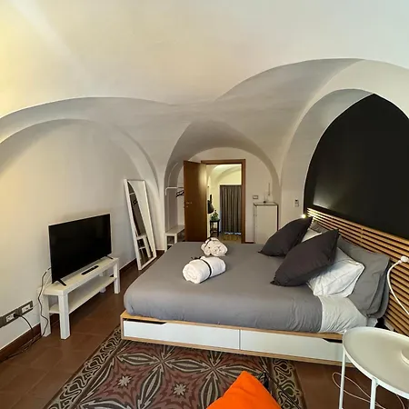 Monahouse - Elegance And Comfort On Via Etnea In The Heart Of - Sicily Apartament *